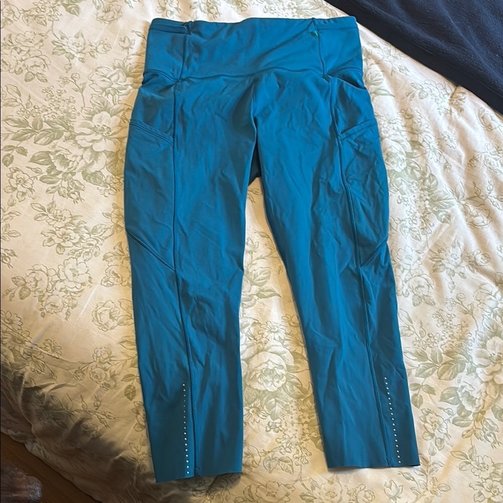 Lululemon Athletica cropped teal Performance Leggings